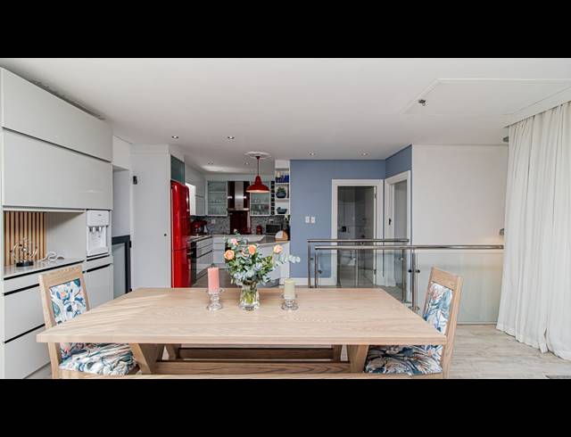 4 BEDROOM HOUSE FOR SALE IN BEACHFRONT